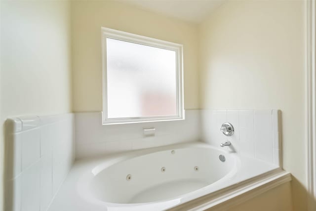6219 Summerville Ln, Houston, TX 77041 - bathroom featuring a jetted tub