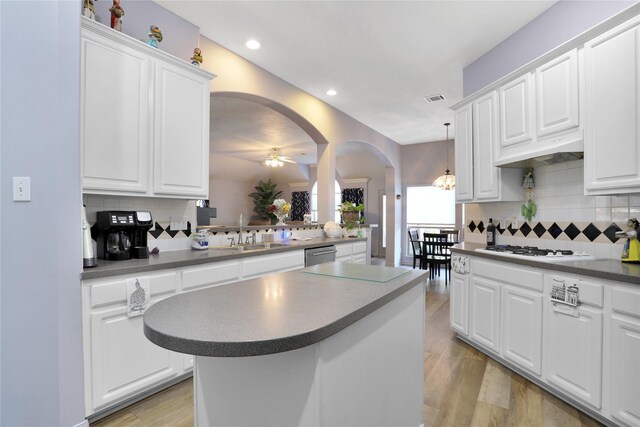 3816 Lake View Dr, Pearland, TX 77581 - kitchen featuring arched walkways, decorative backsplash, white cabinets, and recessed lighting