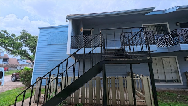 5625 Antoine Dr Unit 606, Houston, TX 77091 - back of house with stairs