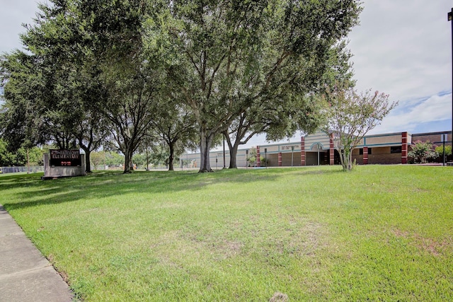 7015 Redwood Falls Dr, Pasadena, TX 77505 - view of yard