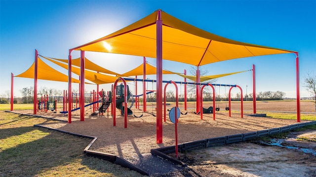7015 Redwood Falls Dr, Pasadena, TX 77505 - community jungle gym with a lawn