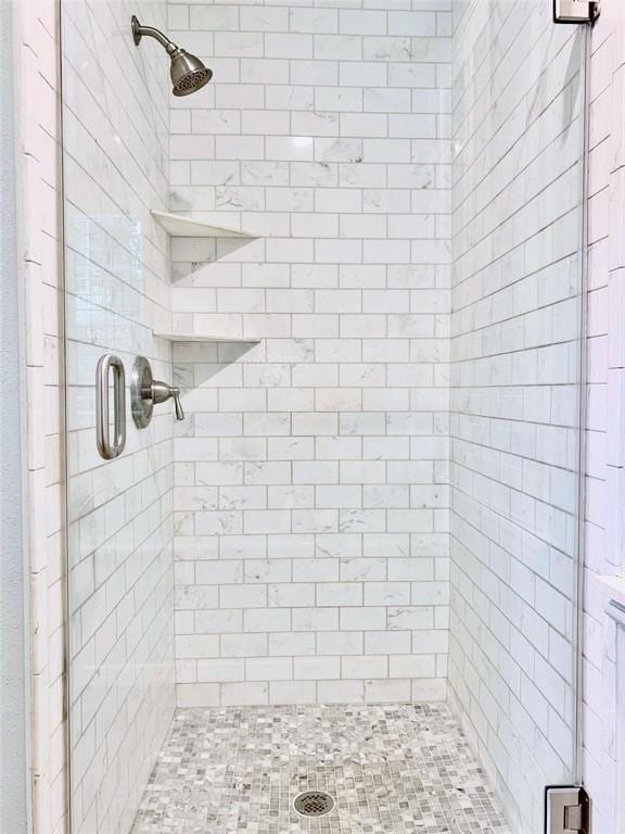 142 Beverly Ln, Bellaire, TX 77401 - full bathroom with a stall shower