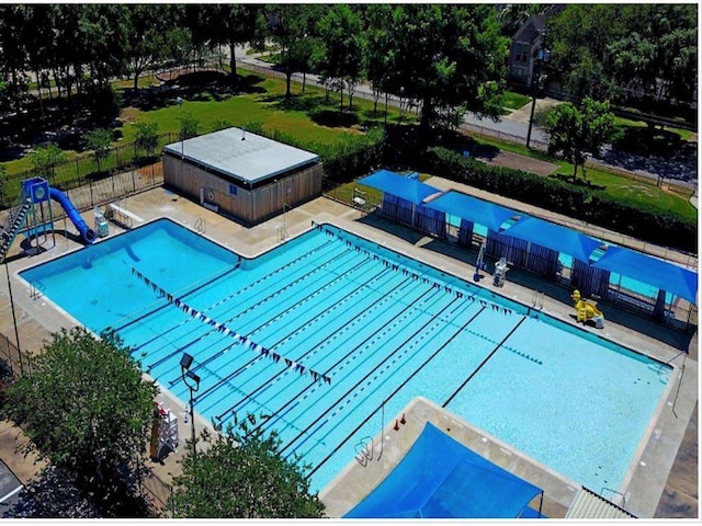 142 Beverly Ln, Bellaire, TX 77401 - community pool with a patio