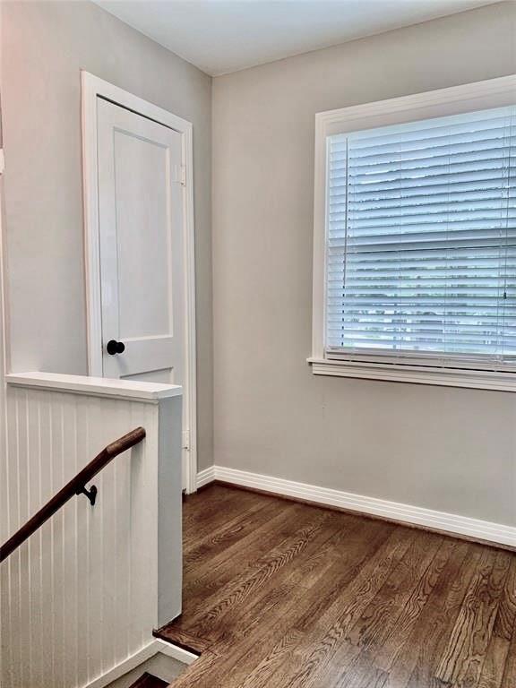 142 Beverly Ln, Bellaire, TX 77401 - empty room featuring dark wood-type flooring and baseboards