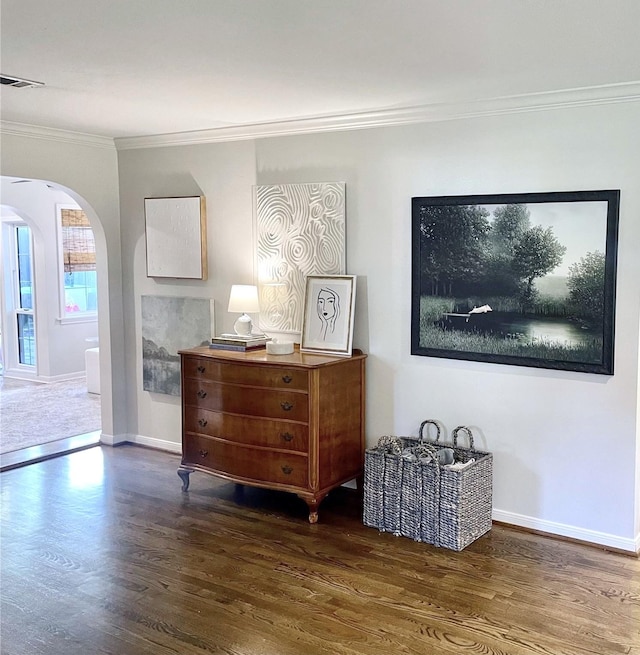142 Beverly Ln, Bellaire, TX 77401 - interior space with ornamental molding, arched walkways, and wood finished floors