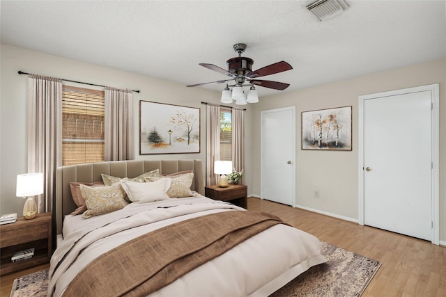 2721 Overland Trl, Dickinson, TX 77539 - bedroom with light wood finished floors and ceiling fan