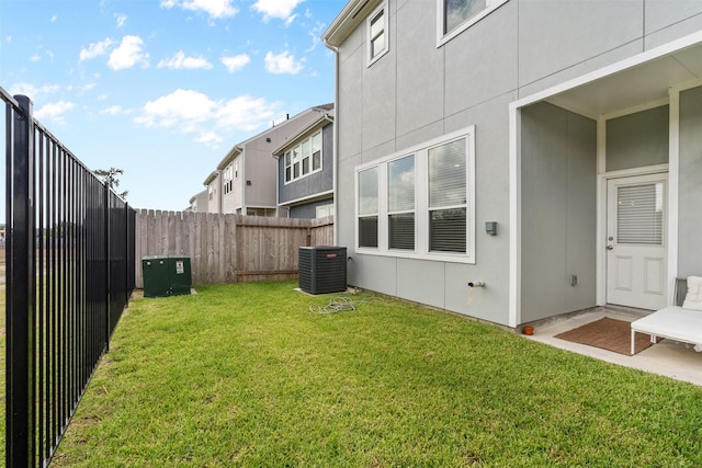3207 Cedar Dawn Ln, Houston, TX 77091 - view of fenced backyard