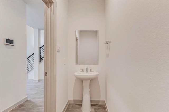 3026 Stock Orchard Ln, Houston, TX 77047 - bathroom featuring baseboards