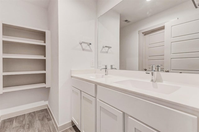 3026 Stock Orchard Ln, Houston, TX 77047 - full bathroom with double vanity and wood finished floors