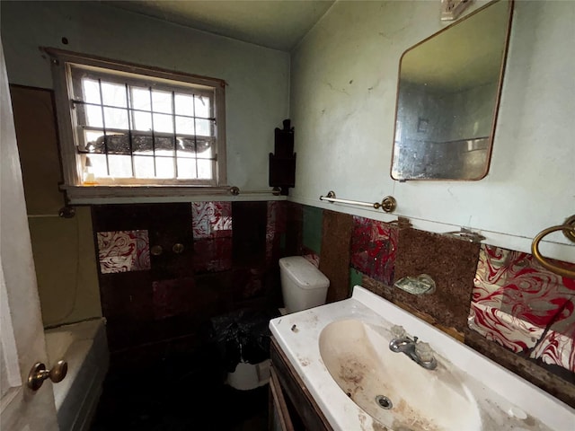 4124 Dabney St, Houston, TX 77026 - bathroom featuring vanity and a bathtub