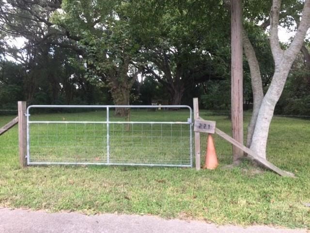 221 S Bell Dr, Texas City, TX 77591 - photo 2