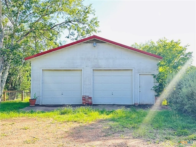 1002 E Gonzales St, Yoakum, TX 77995 - view of detached garage