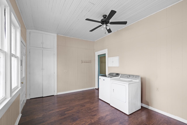 1002 E Gonzales St, Yoakum, TX 77995 - laundry area featuring washing machine and clothes dryer, plenty of natural light, dark wood-style flooring, and ceiling fan