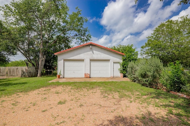 1002 E Gonzales St, Yoakum, TX 77995 - view of detached garage