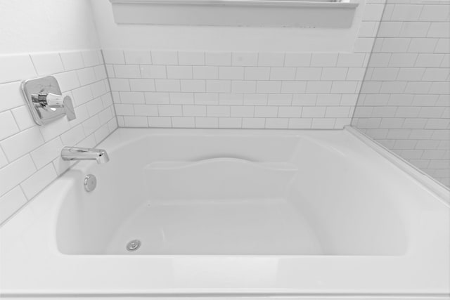 6226 Pelican Ridge Way, League City, TX 77573 - full bathroom with a tub to relax in
