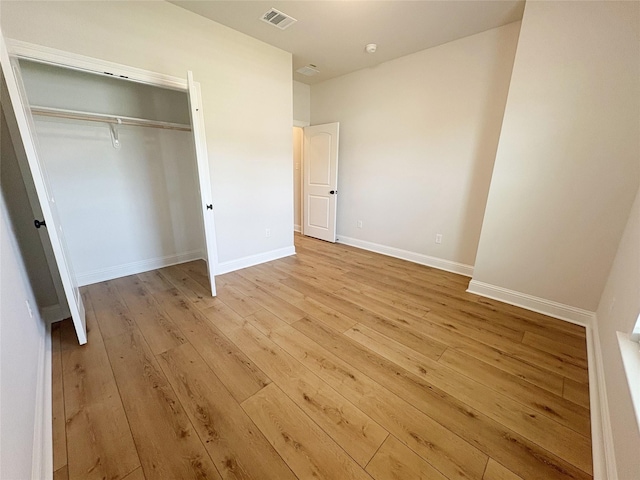 6715 Arbor Way, Orange, TX 77630 - unfurnished bedroom featuring light wood-type flooring and a closet