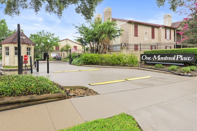 2120 El Paseo St Unit 2206, Houston, TX 77054 - uncovered parking lot featuring a gate