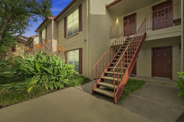 2120 El Paseo St Unit 2206, Houston, TX 77054 - view of building exterior featuring stairs