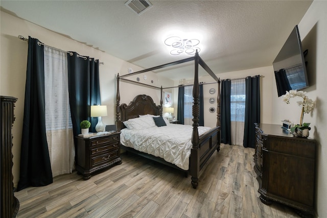 4719 Echo Bay Dr, Baytown, TX 77523 - bedroom featuring light wood-style floors and a textured ceiling