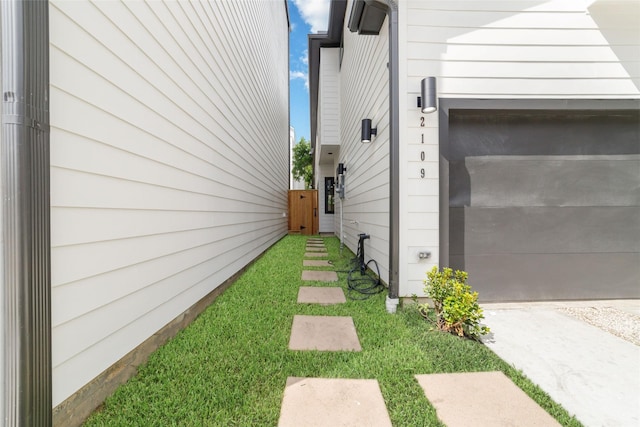 2109 Holman, Houston, TX 77004 - view of side of property with a garage