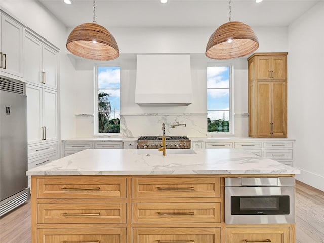 430 81st St, Galveston, TX 77554 - kitchen with stainless steel appliances, premium range hood, recessed lighting, backsplash, and light wood-type flooring