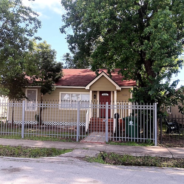 7924 Elvera St, Houston, TX 77012 - view of front facade with a fenced front yard