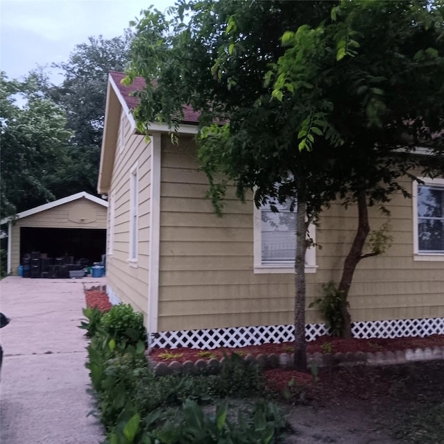 7924 Elvera St, Houston, TX 77012 - view of side of property with a garage and an outbuilding