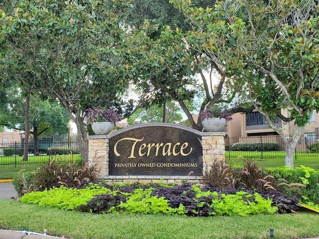 10555 Turtlewood Ct Unit 1006, Houston, TX 77072 - view of community sign