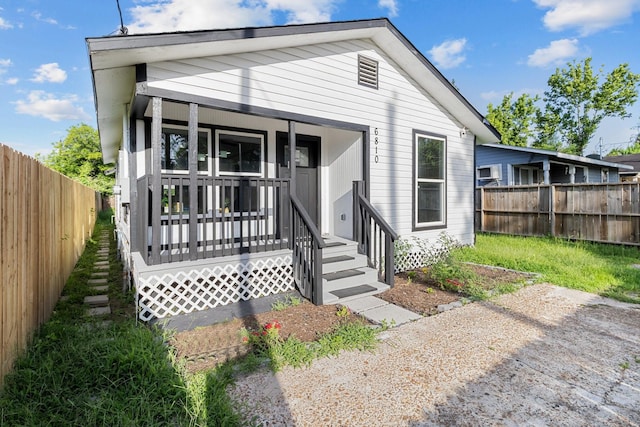 6810 Cohn St, Houston, TX 77091 - shotgun-style home featuring covered porch and a fenced backyard