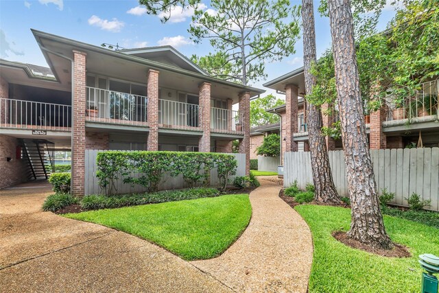 6437 Bayou Glen Rd, Houston, TX 77057 - view of community with stairs