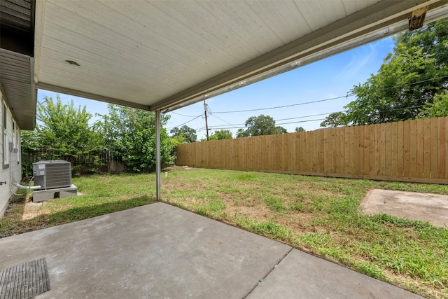 3112 Hays St, Pasadena, TX 77503 - fenced backyard featuring a patio