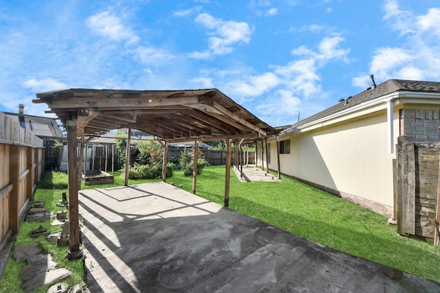 6643 Briar Glade Dr, Houston, TX 77072 - fenced backyard with a patio area