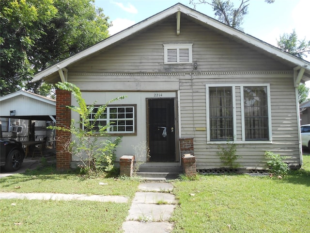 2214 Lee St, Houston, TX 77026 - bungalow with a front lawn and entry steps