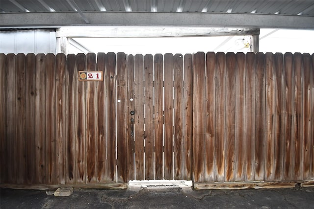 10018 Knoboak Dr Unit 21, Houston, TX 77080 - exterior view of a gate