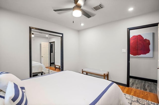 208 Moss Hill Ln, Conroe, TX 77303 - bedroom featuring wood finished floors, recessed lighting, ceiling fan, and a closet
