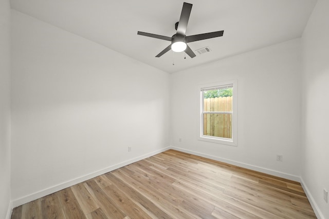 6206 Lyndhurst Dr, Houston, TX 77087 - unfurnished room with light wood-style flooring and a ceiling fan