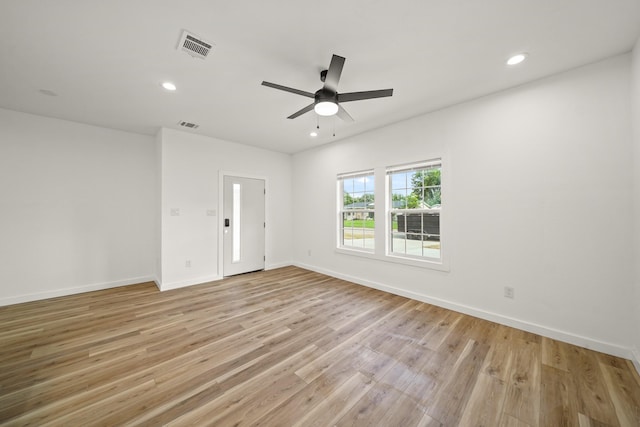 6206 Lyndhurst Dr, Houston, TX 77087 - unfurnished room with light wood-type flooring, a ceiling fan, and recessed lighting