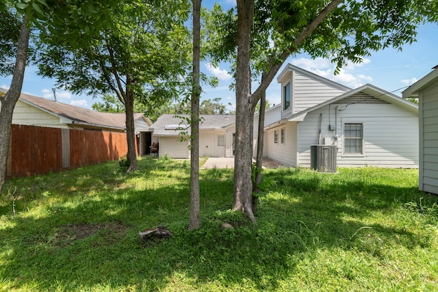 8631 Alcott Dr, Houston, TX 77080 - view of yard with a garage