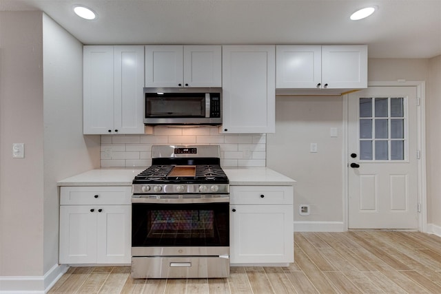 8822 Rowan Ln, Houston, TX 77036 - kitchen featuring stainless steel appliances, light wood-style floors, decorative backsplash, and recessed lighting