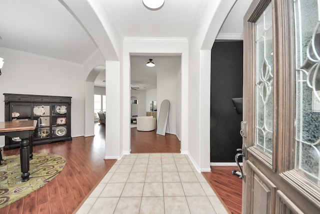 3214 Oak Park Ln, Missouri City, TX 77459 - entryway with arched walkways, wood finished floors, crown molding, and ceiling fan