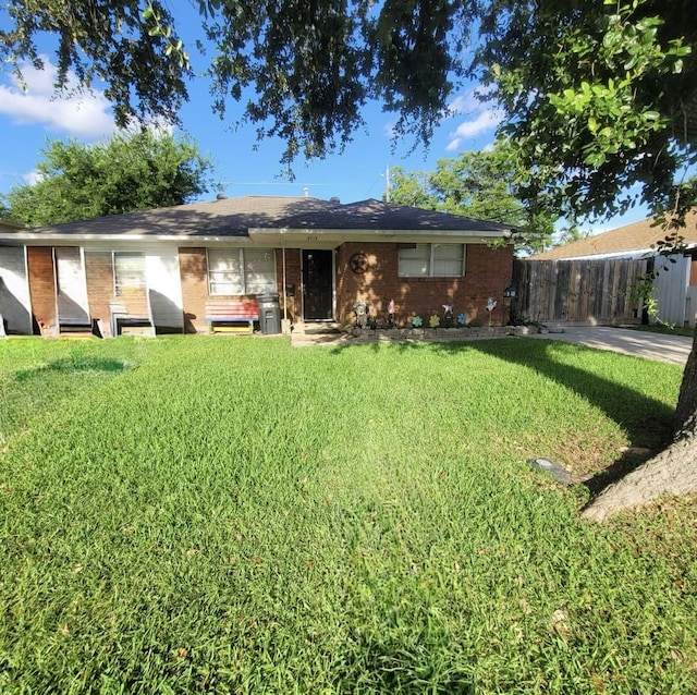2117 Hickory Ln, Pasadena, TX 77502 - photo 1