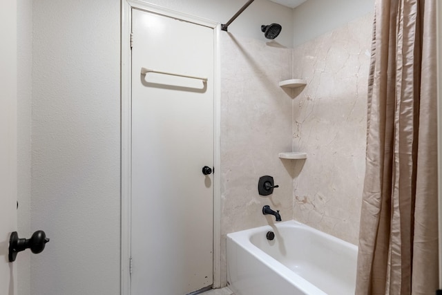4205 Wade Rd, Brookshire, TX 77423 - full bath with shower / tub combo with curtain