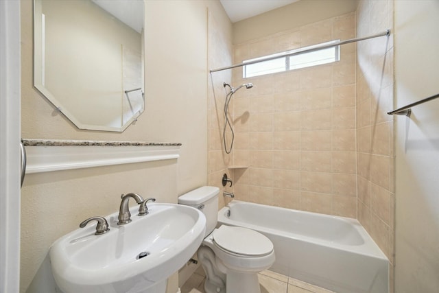 9007 Harbor Hills Dr, Houston, TX 77054 - bathroom featuring a sink and tub / shower combination