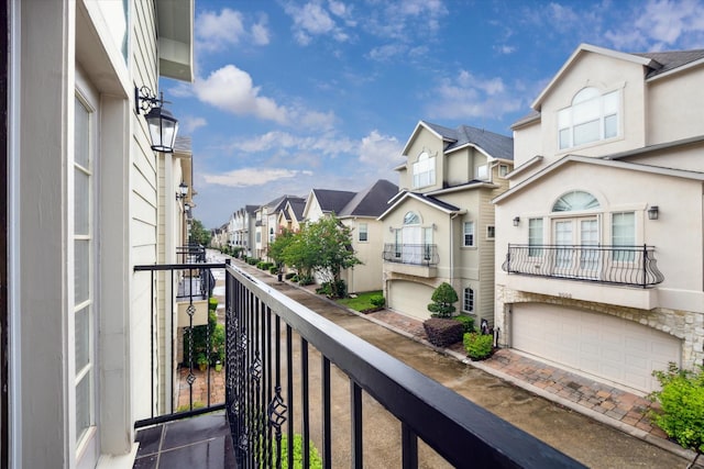 9007 Harbor Hills Dr, Houston, TX 77054 - balcony featuring a residential view