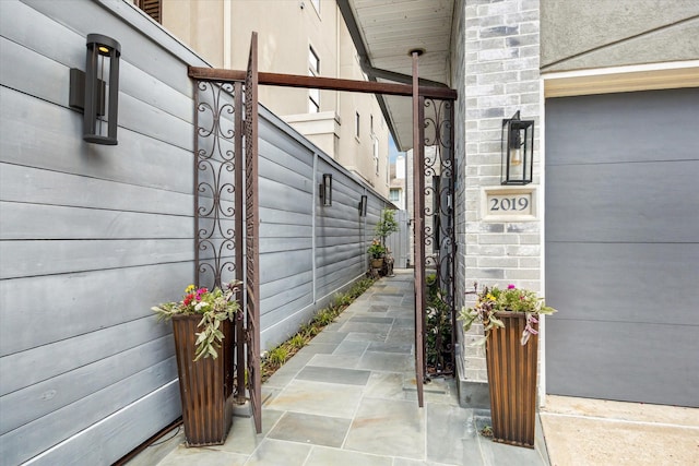 2019 Hazard St, Houston, TX 77019 - entrance to property