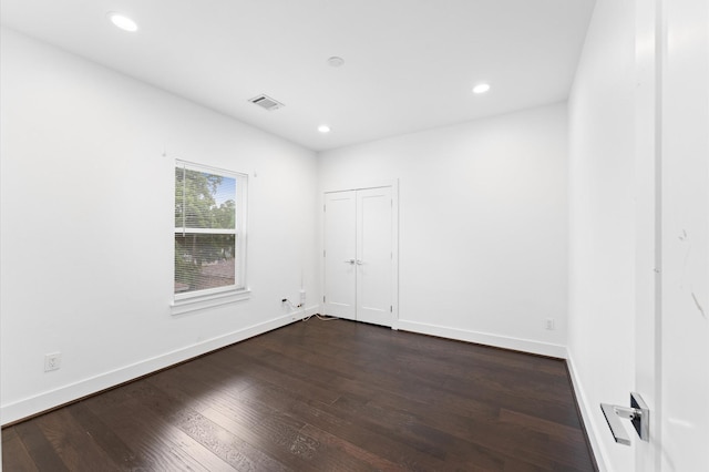 7722 Jacquelyn Oaks Rd, Houston, TX 77055 - unfurnished room featuring dark wood-type flooring and recessed lighting