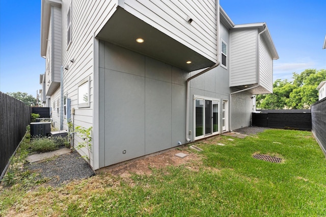 7722 Jacquelyn Oaks Rd, Houston, TX 77055 - rear view of property featuring a fenced backyard