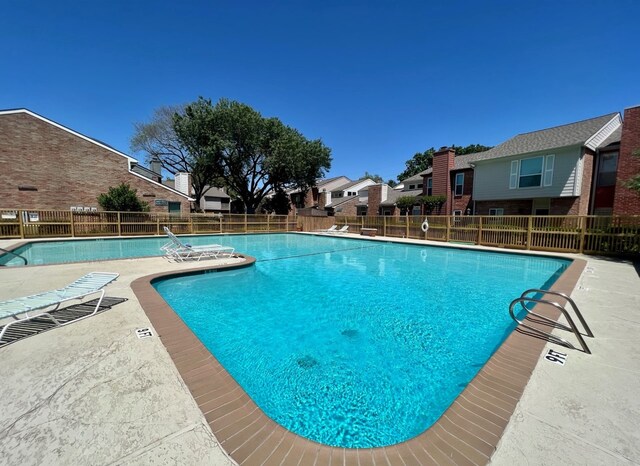 1023 Fountain View Dr, Houston, TX 77057 - community pool with a residential view