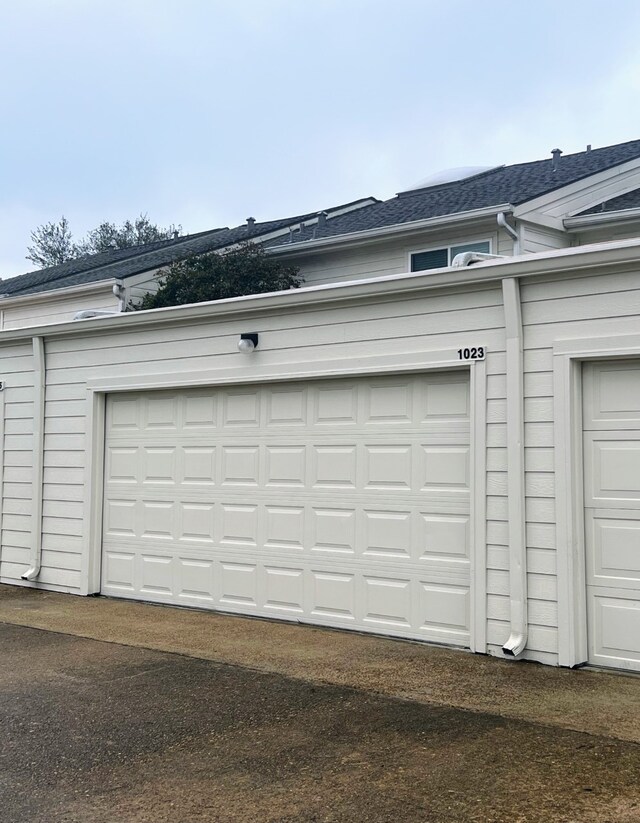 1023 Fountain View Dr, Houston, TX 77057 - view of garage