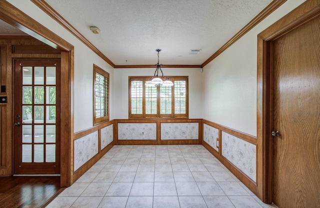 3623 Beech Hill Dr, Spring, TX 77388 - unfurnished dining area featuring a textured ceiling, wainscoting, a chandelier, and crown molding
